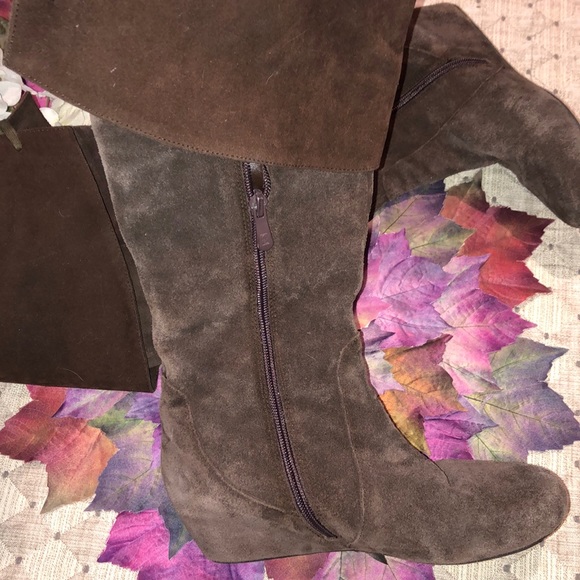 RESTRICTED ABOVE THE KNEE SUEDE BOOTS - Picture 10 of 12